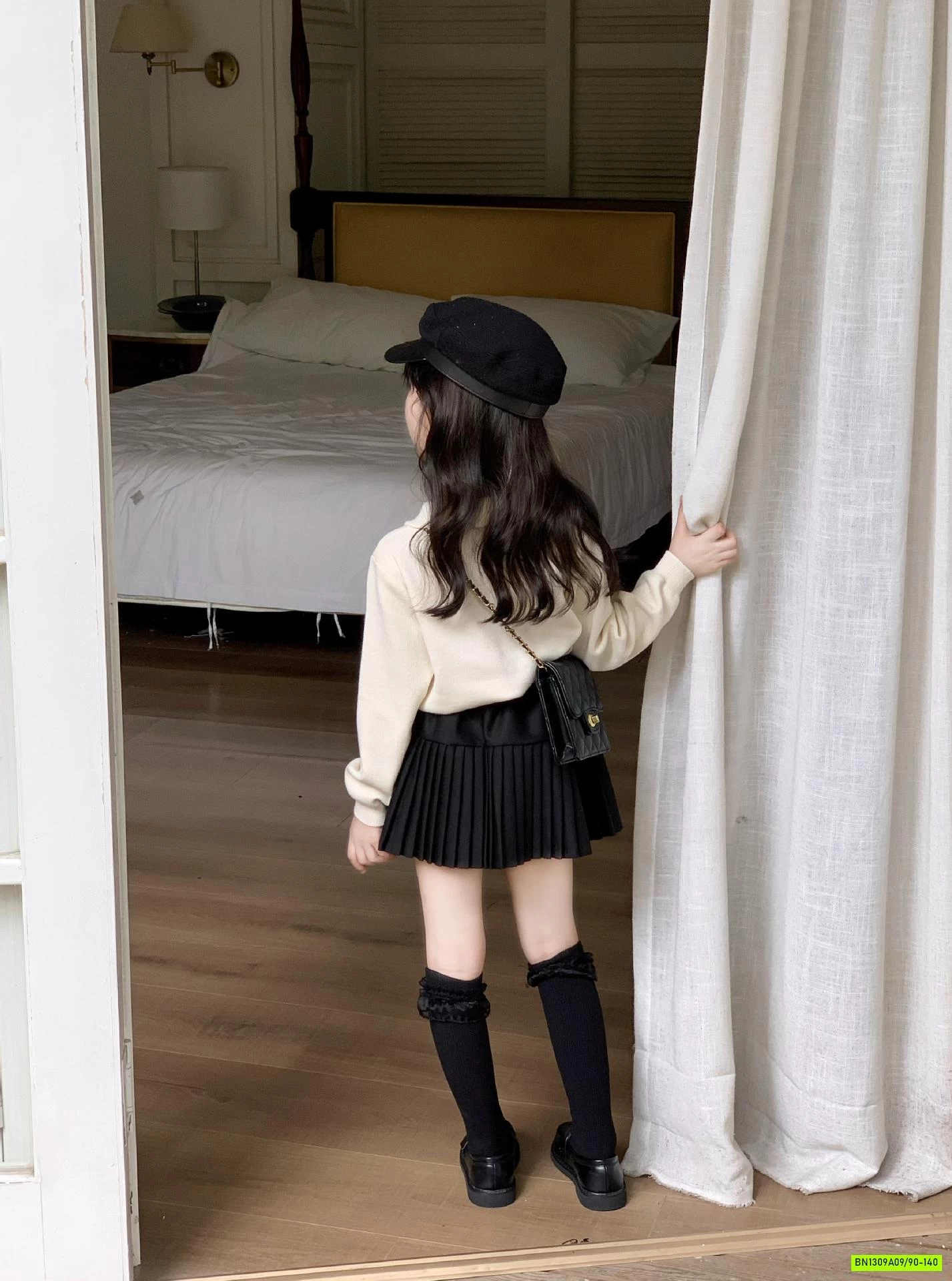 MONTOGHI CỔ SEN MIX CV XẾP LY