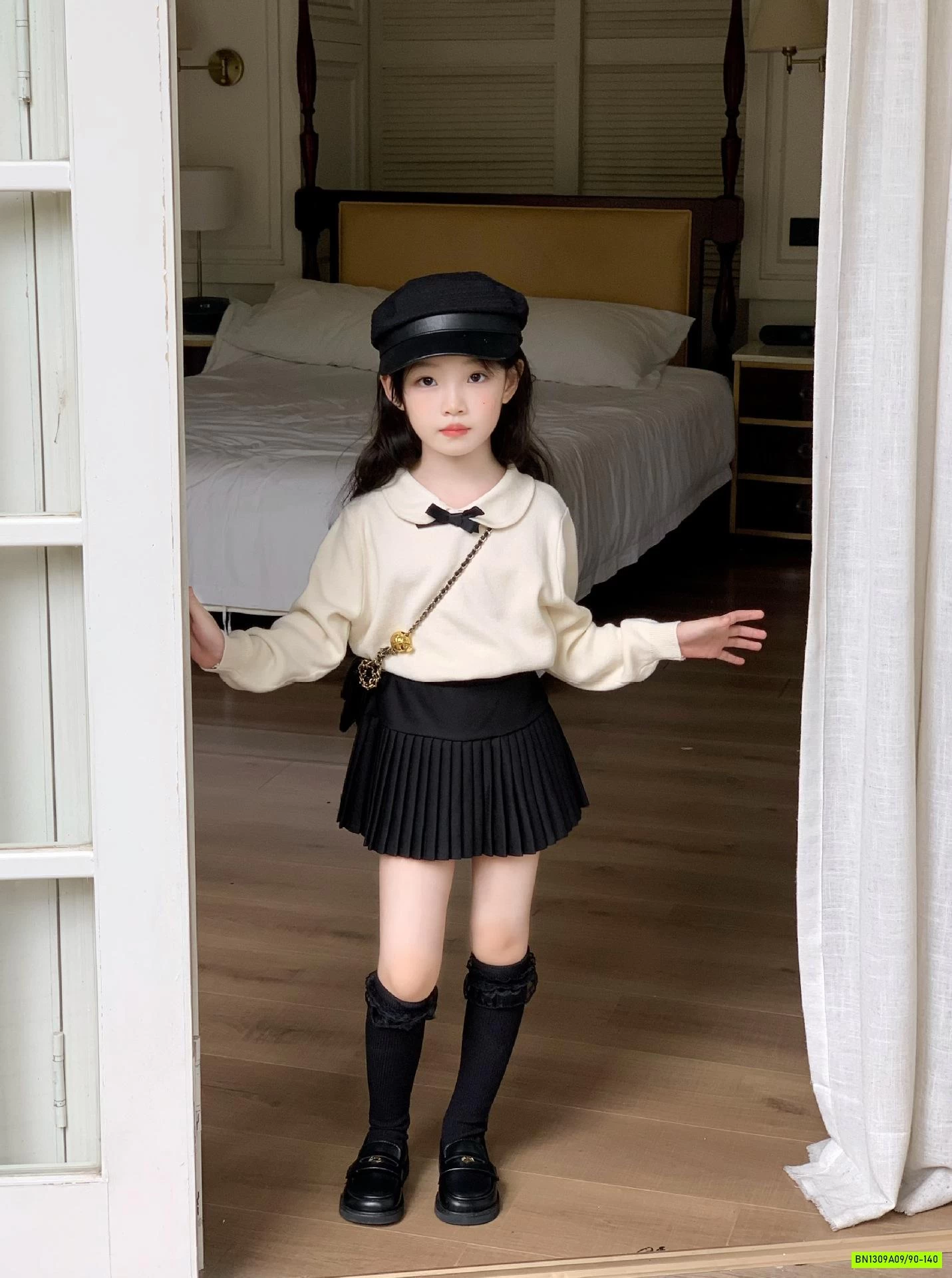 MONTOGHI CỔ SEN MIX CV XẾP LY