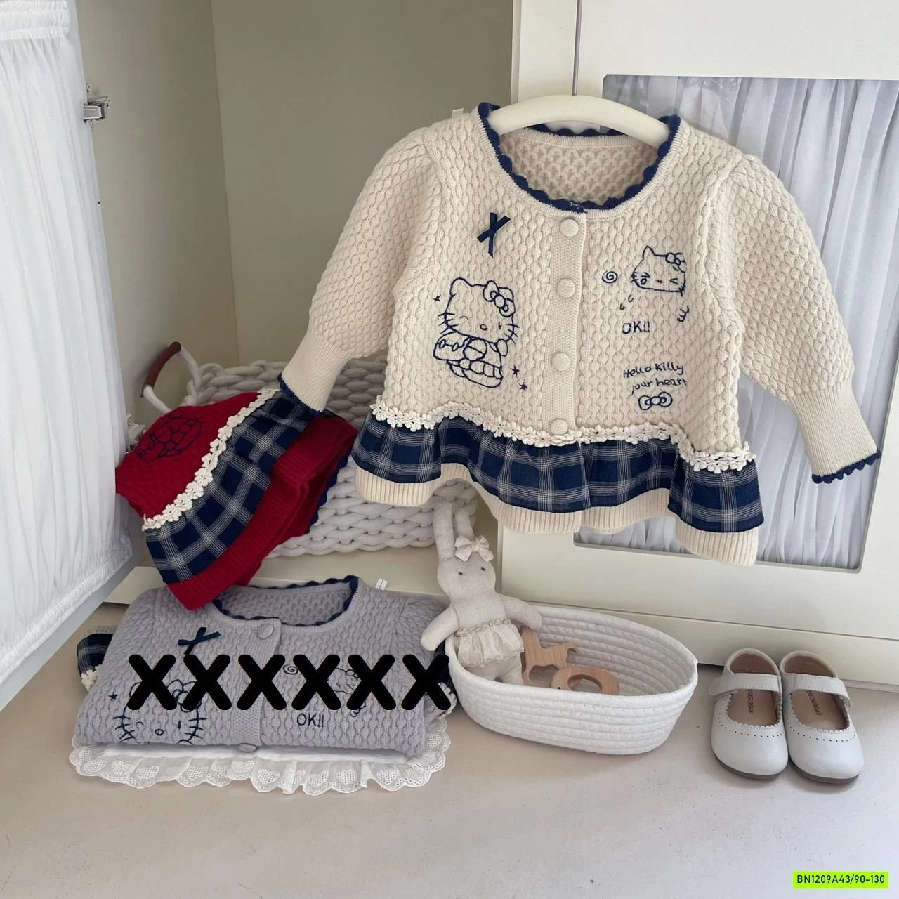 KHOÁC LEN KITTY CHO BÉ