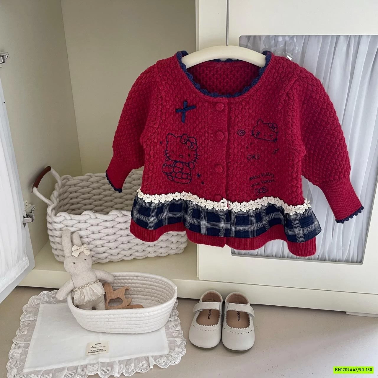 KHOÁC LEN KITTY CHO BÉ