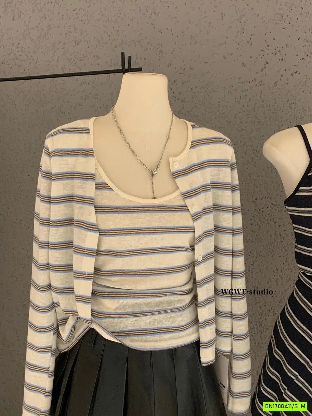 SÉT ÁO 2 DÂY+CARDIGAN KẺ WGWE6850