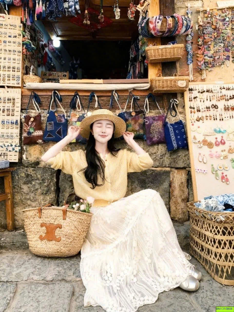 CHÂN VÁY TRẮNG- REN TẦNG