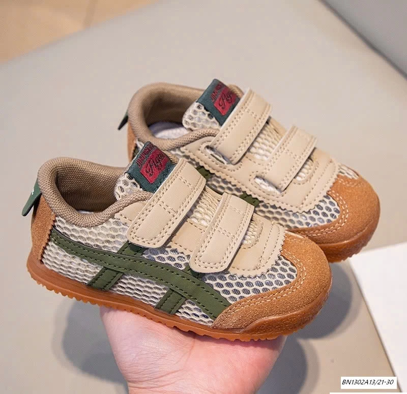 GIÀY THỂ THAO SỌC MÀU