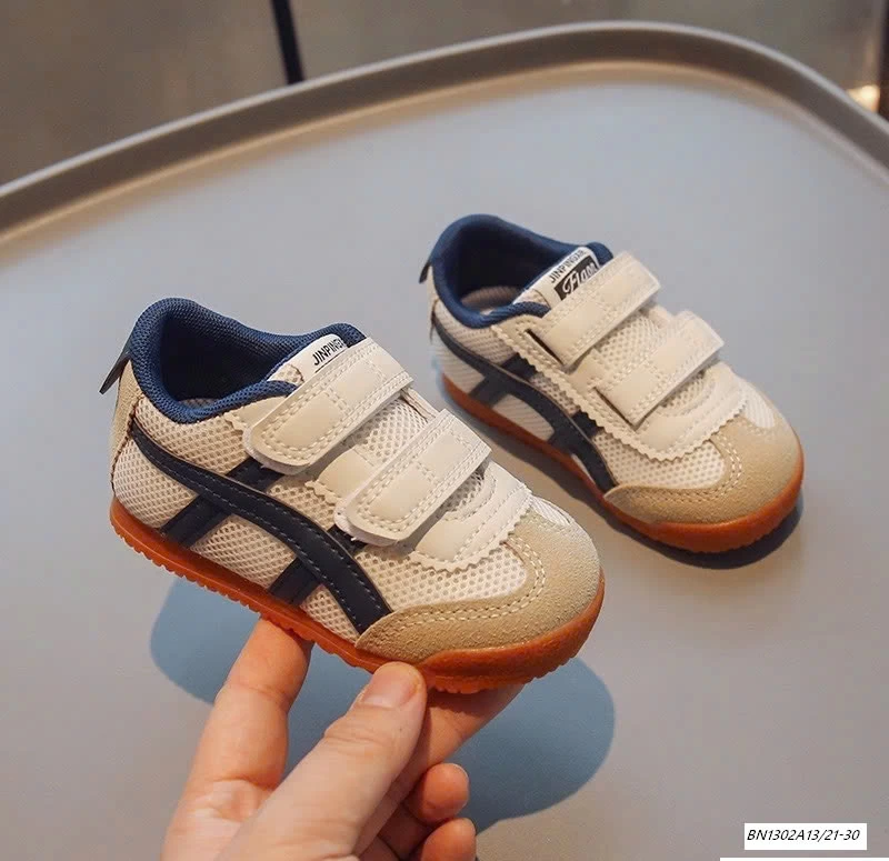 GIÀY THỂ THAO SỌC MÀU