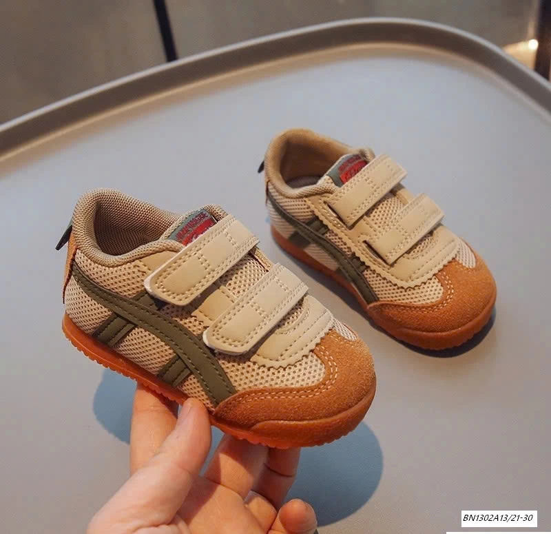 GIÀY THỂ THAO SỌC MÀU