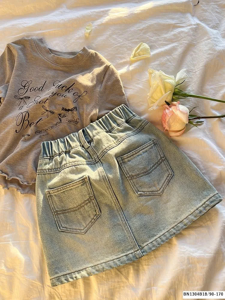 CHÂN VÁY JEAN CHỮ A BẠC MÀU AMBB  25A040