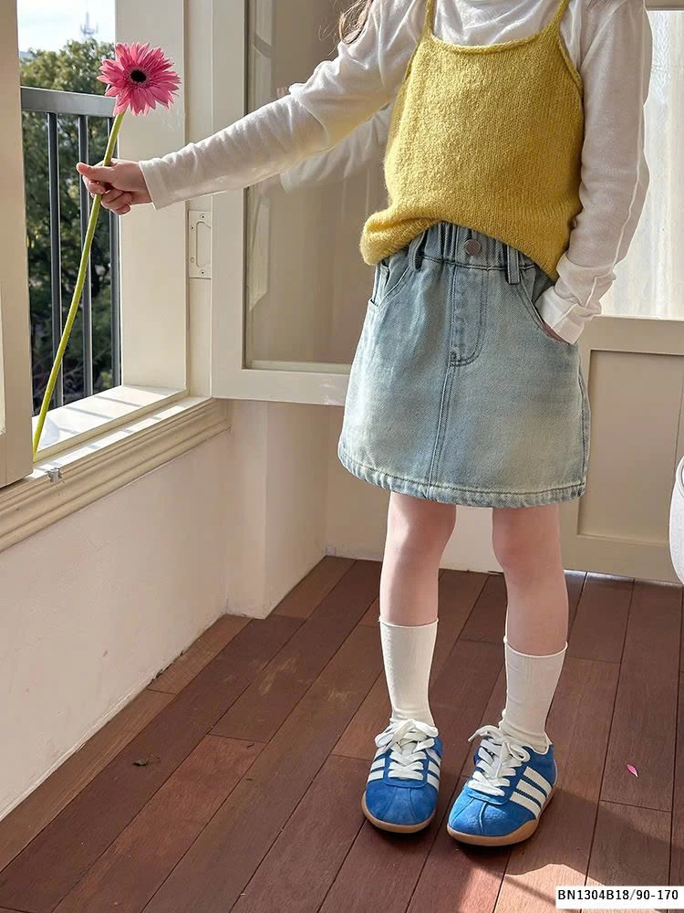 CHÂN VÁY JEAN CHỮ A BẠC MÀU AMBB  25A040