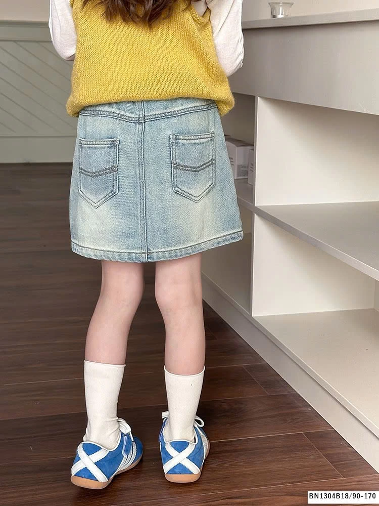 CHÂN VÁY JEAN CHỮ A BẠC MÀU AMBB  25A040