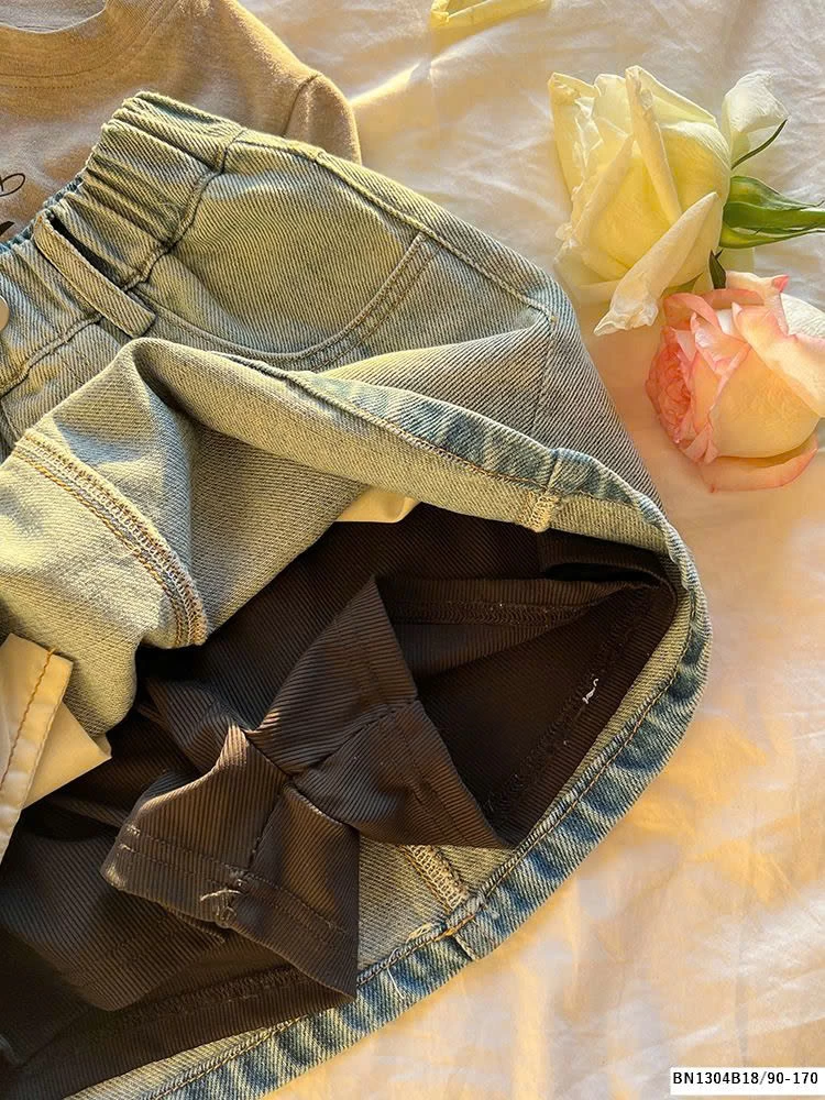 CHÂN VÁY JEAN CHỮ A BẠC MÀU AMBB  25A040