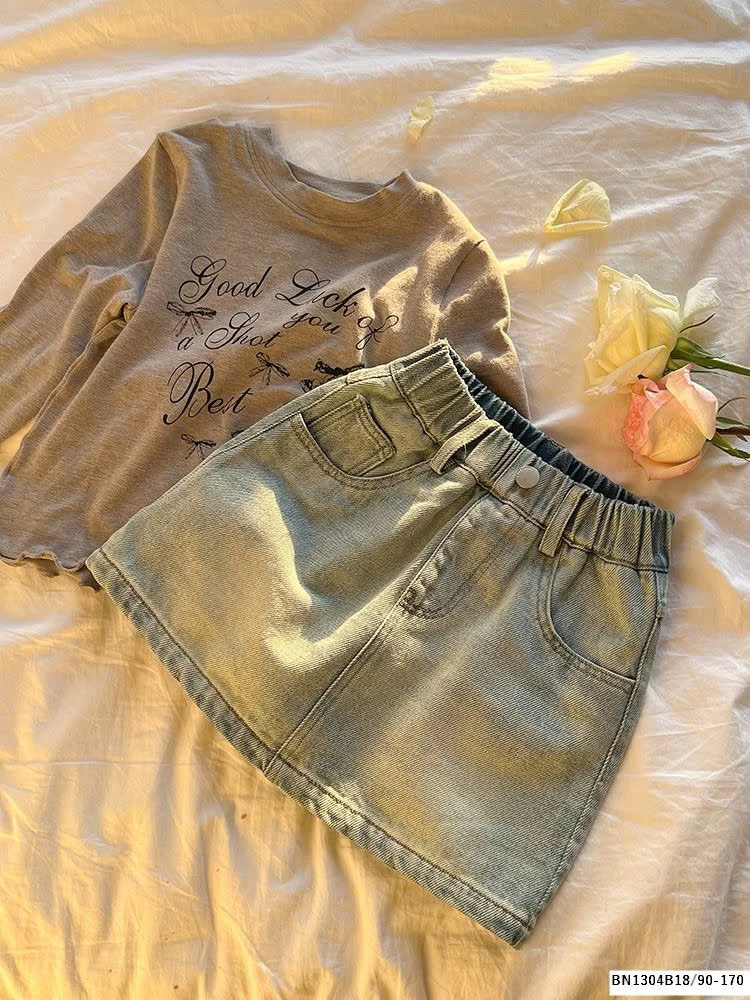 CHÂN VÁY JEAN CHỮ A BẠC MÀU AMBB  25A040