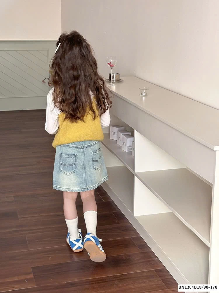 CHÂN VÁY JEAN CHỮ A BẠC MÀU AMBB  25A040