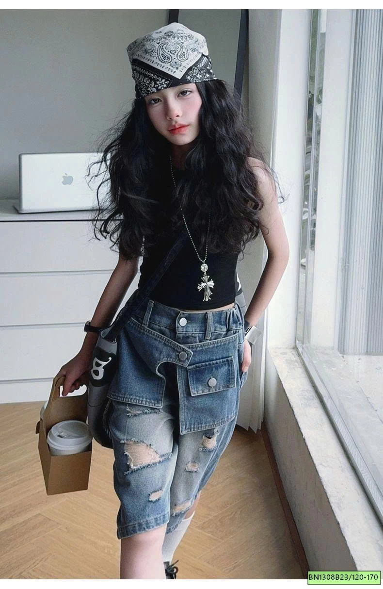 ÁO BALO ĐEN MIX QUẦN JEAN CÁ TÍNH