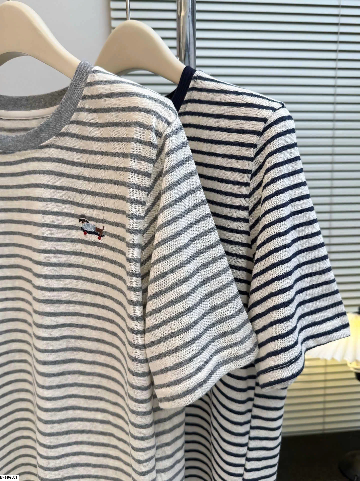 ÁO THUN KẺ THÊU CÚN