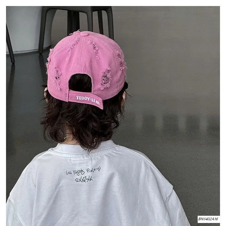 MŨ KẾT THÊU CHỮ RÁCH CÁ TÍNH