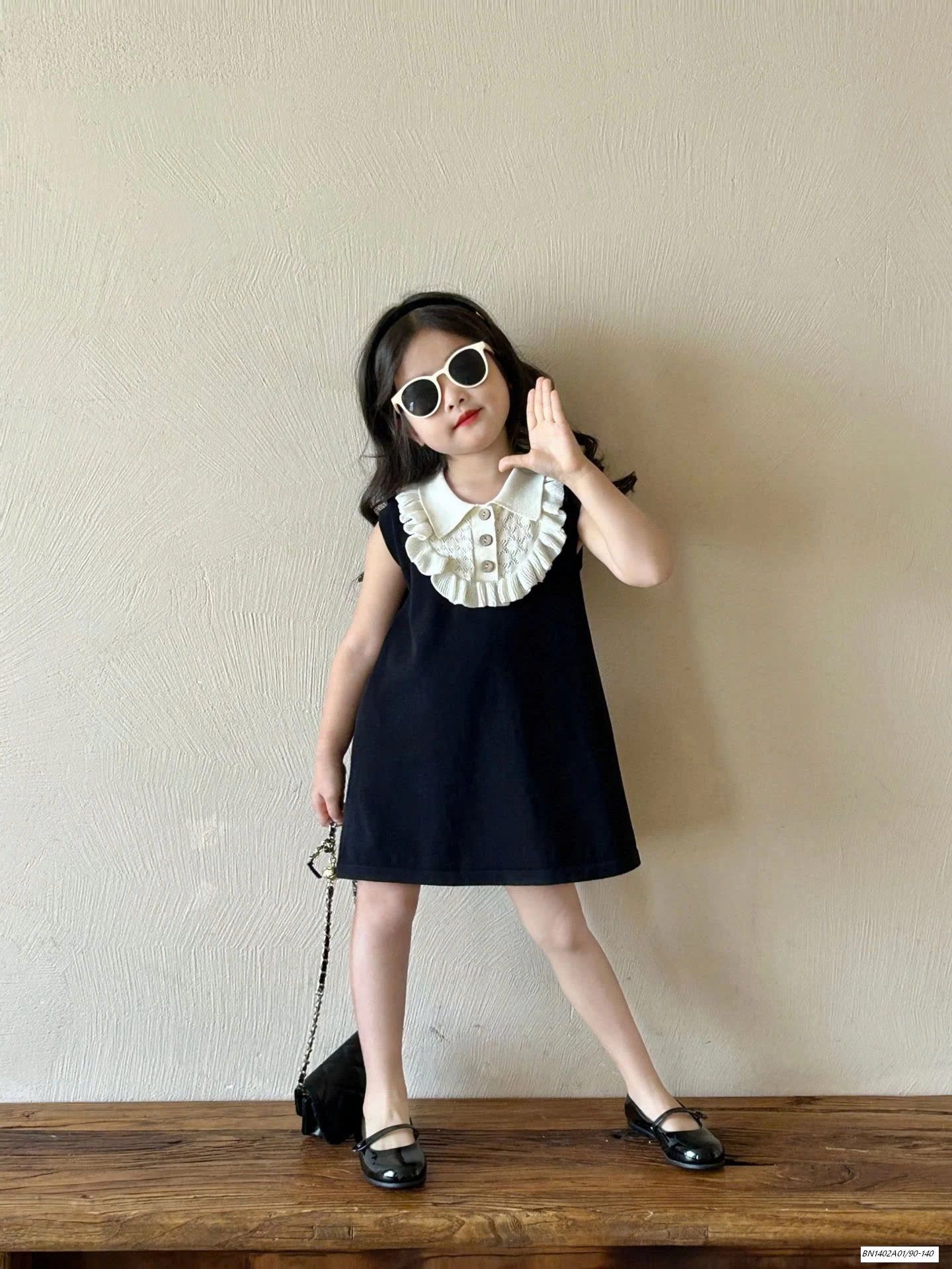 ĐẦM SUÔNG ĐEN CỔ VIỀN BÈO