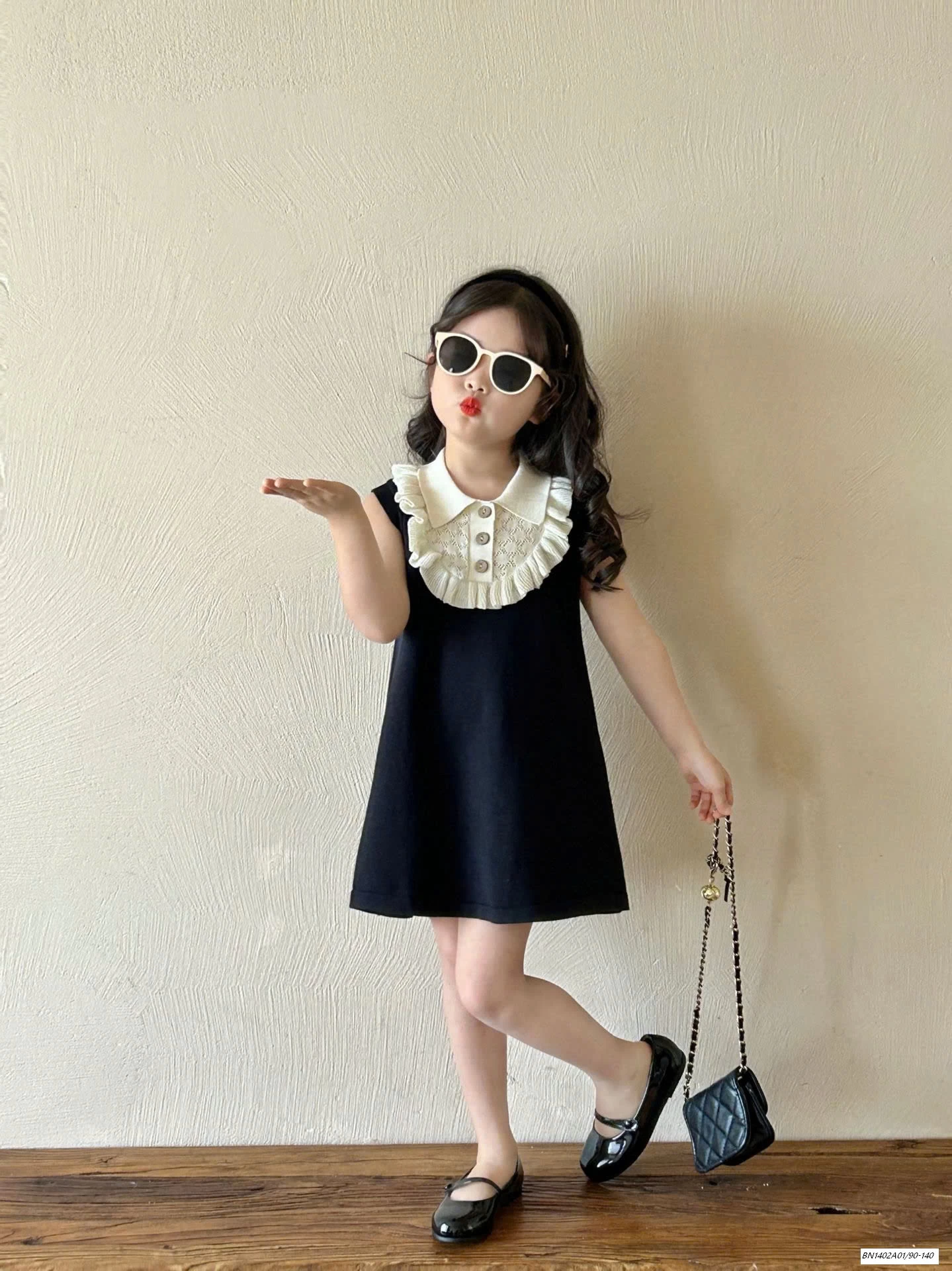 ĐẦM SUÔNG ĐEN CỔ VIỀN BÈO