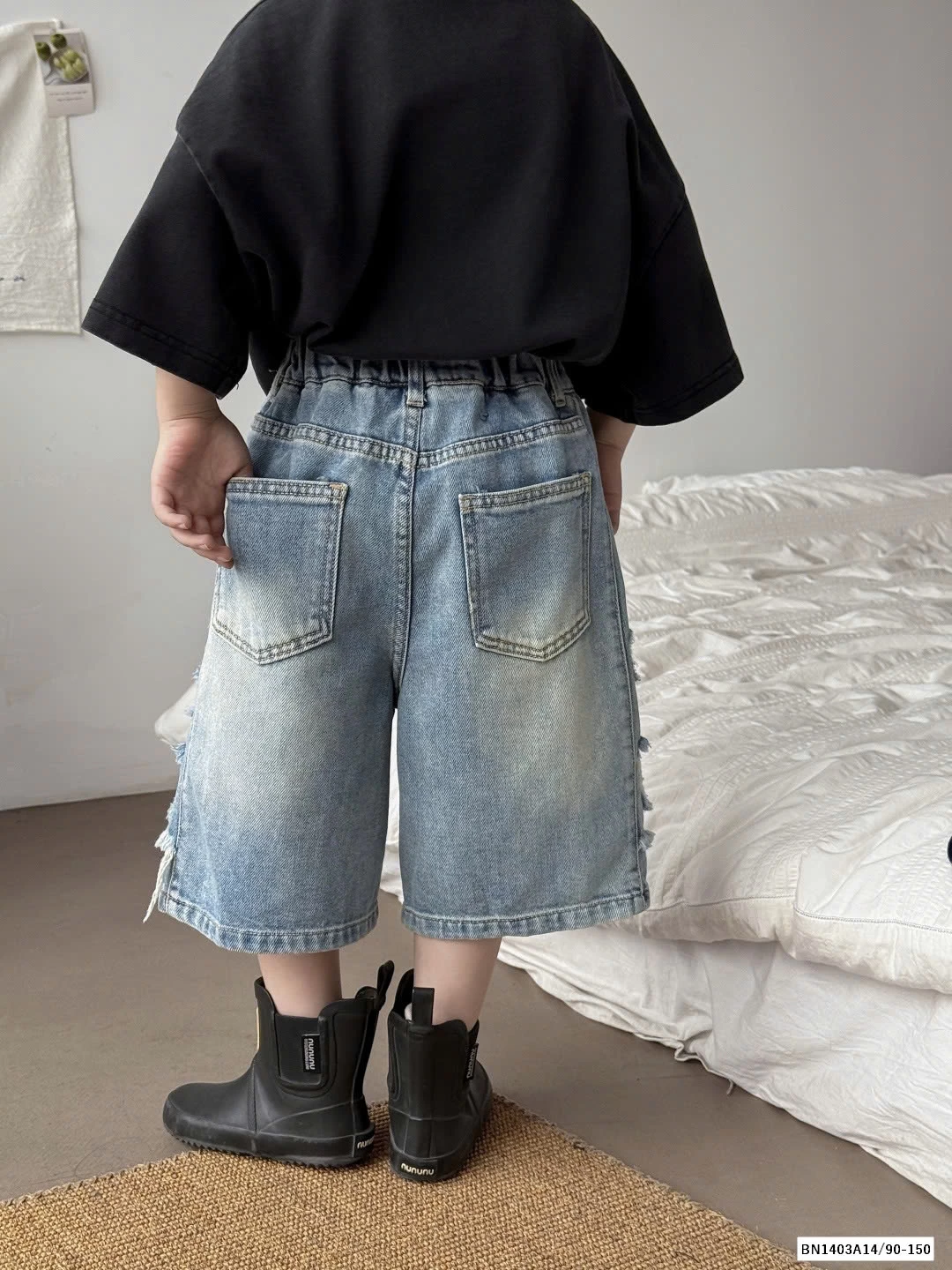 SHORT JEANS RÁCH BÊN