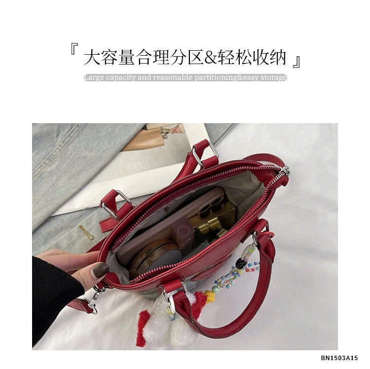 TÚI XÁCH NỮ KÈM MÓC KHÓA