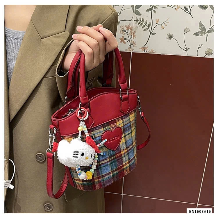 TÚI XÁCH NỮ KÈM MÓC KHÓA