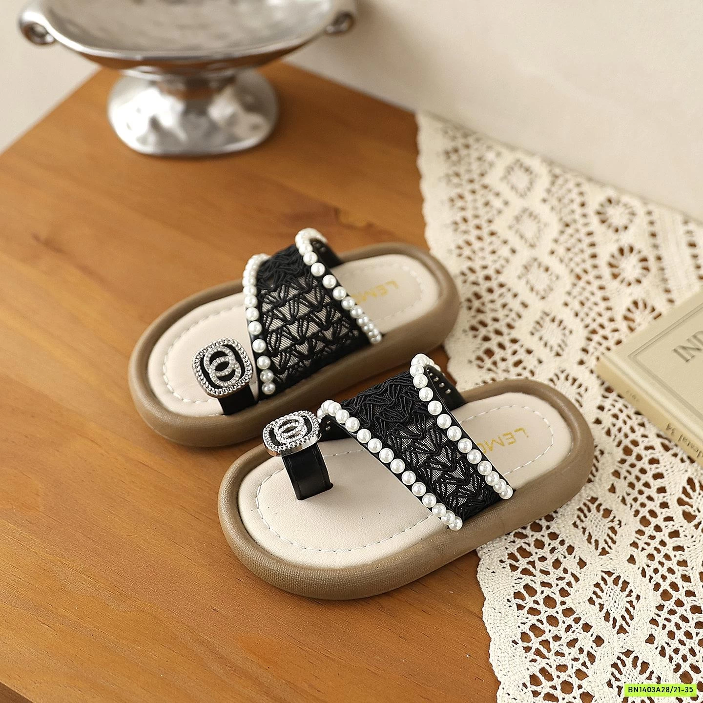 XỎ NGÓN QUAI REN BÉ GÁI