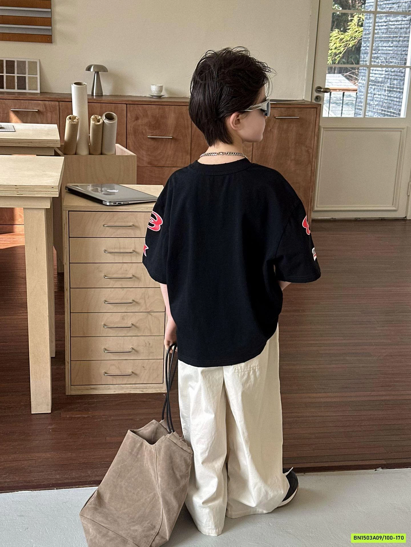 ÁO THUN ĐEN SỐ 8