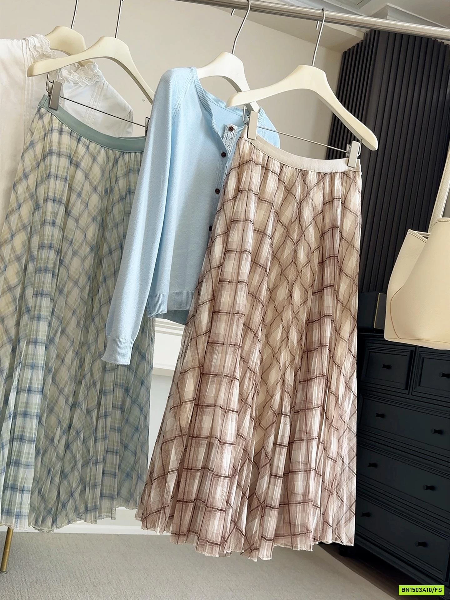 CHÂN VÁY VOAN KẺ ANNA