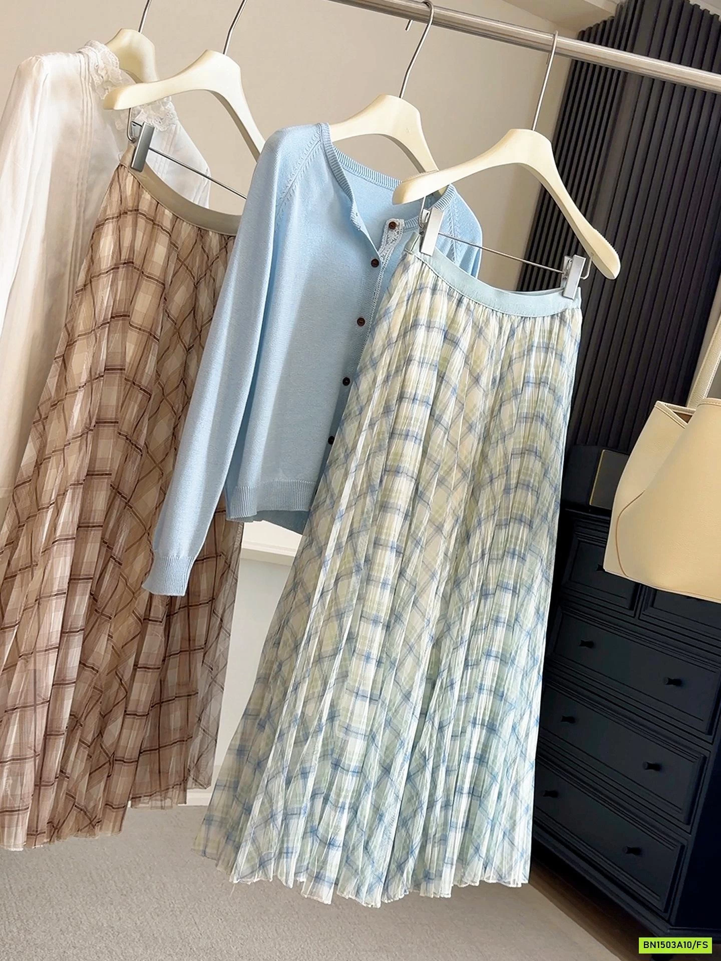 CHÂN VÁY VOAN KẺ ANNA