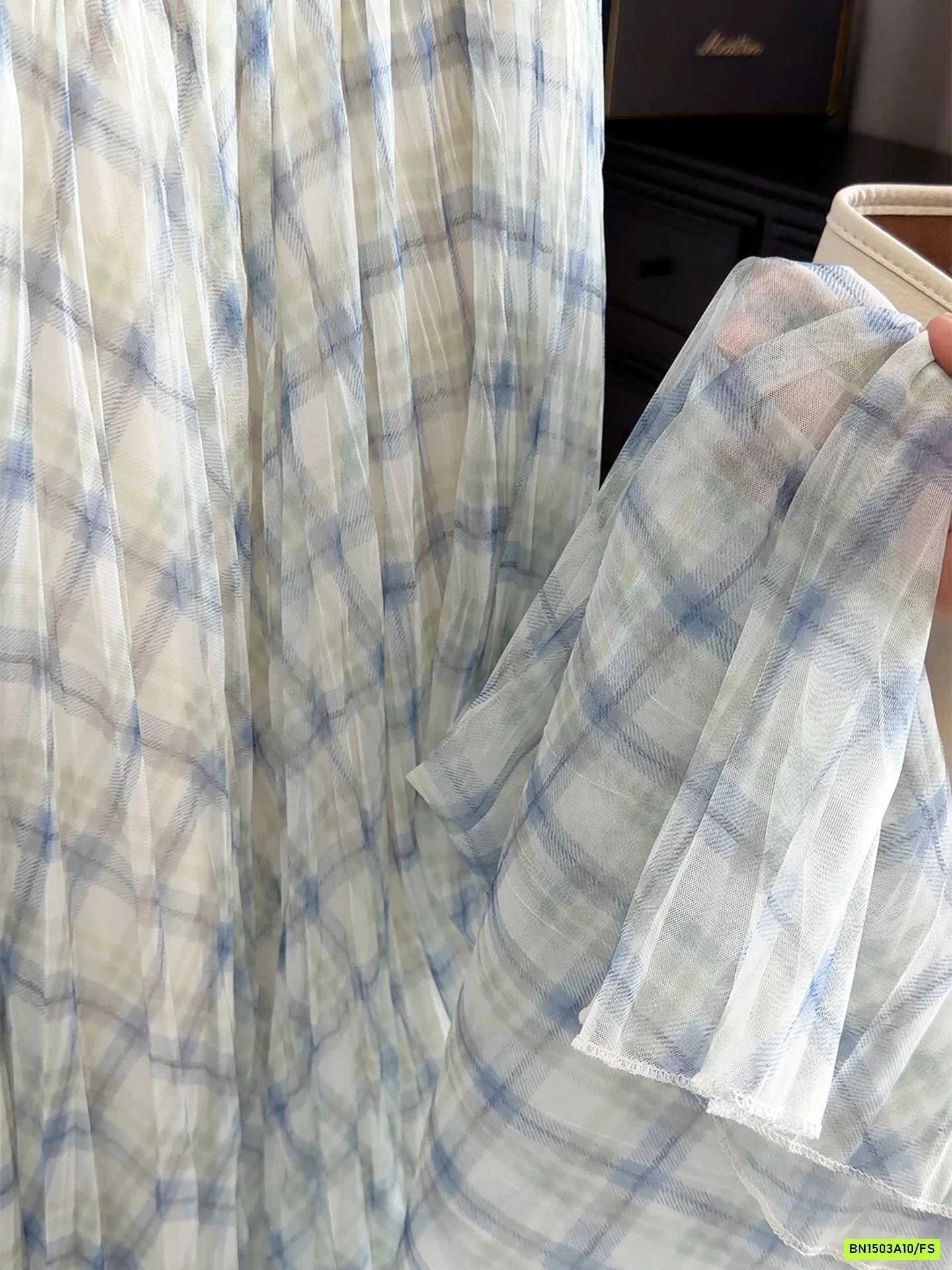 CHÂN VÁY VOAN KẺ ANNA