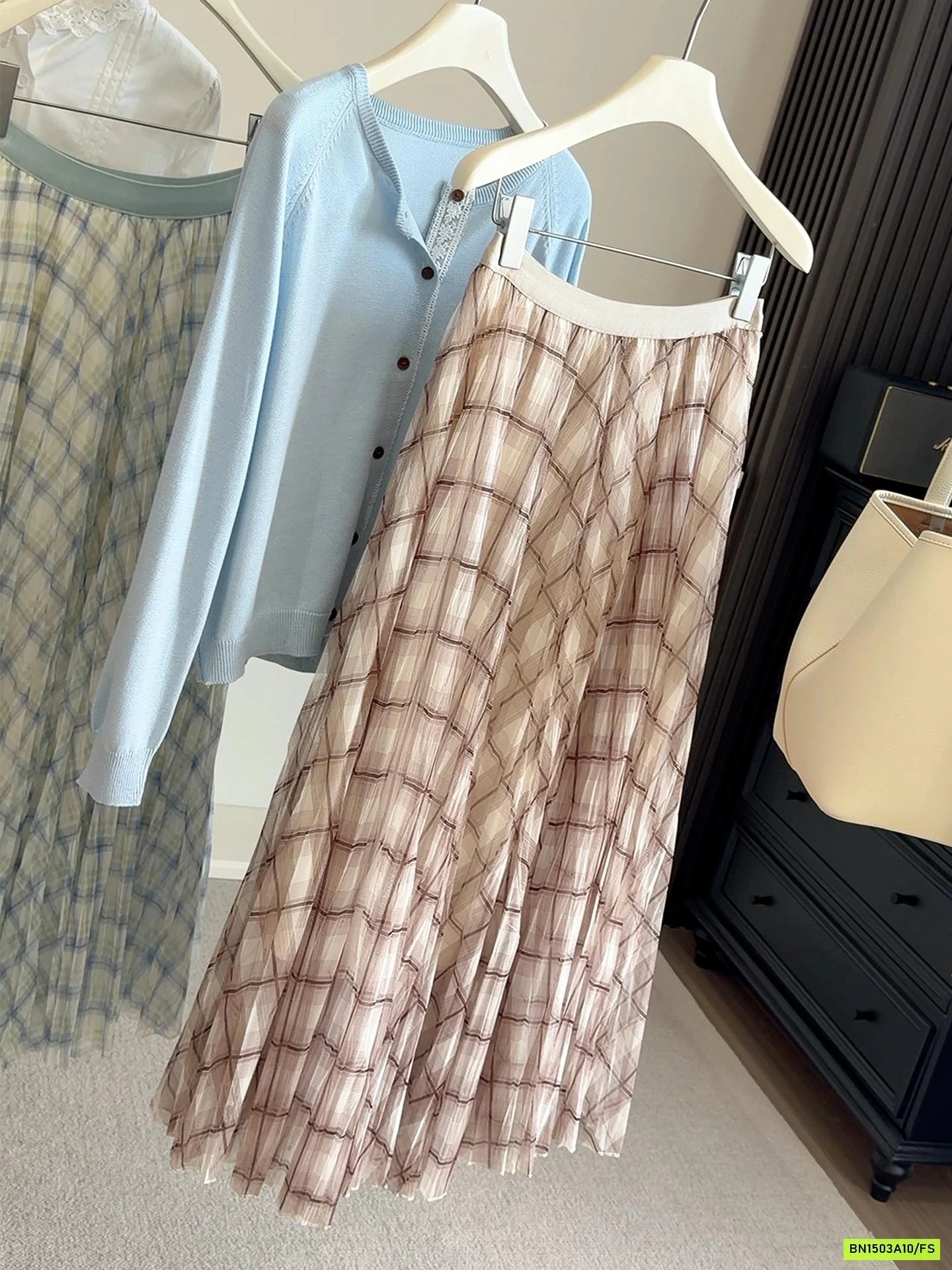 CHÂN VÁY VOAN KẺ ANNA