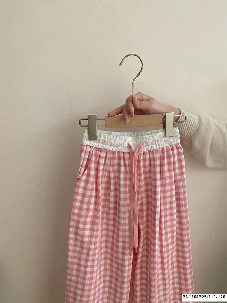 SÉT ÁO THUN IN NƠ MIX QUẦN CARO HỒNG