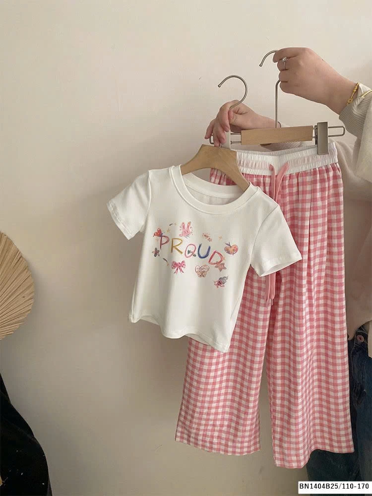 SÉT ÁO THUN IN NƠ MIX QUẦN CARO HỒNG