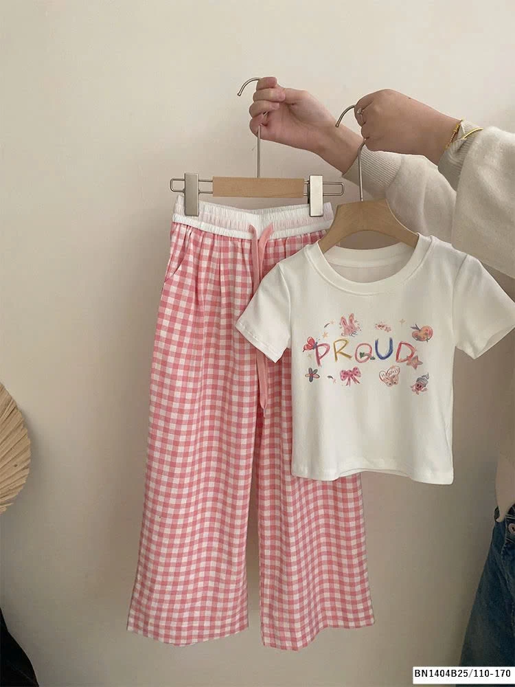 SÉT ÁO THUN IN NƠ MIX QUẦN CARO HỒNG