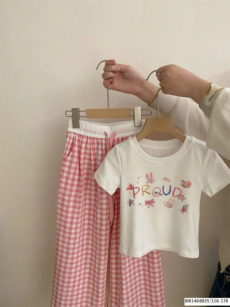 SÉT ÁO THUN IN NƠ MIX QUẦN CARO HỒNG