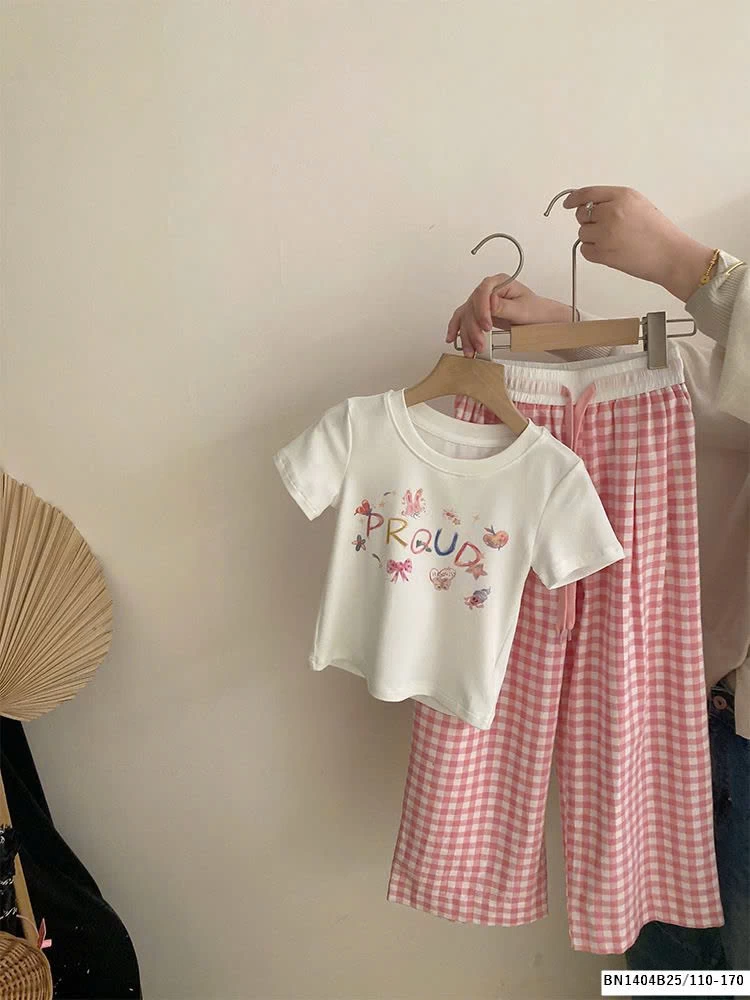 SÉT ÁO THUN IN NƠ MIX QUẦN CARO HỒNG