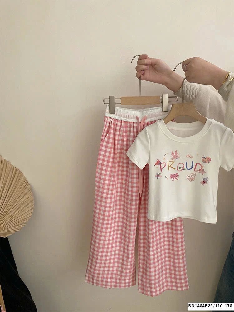 SÉT ÁO THUN IN NƠ MIX QUẦN CARO HỒNG