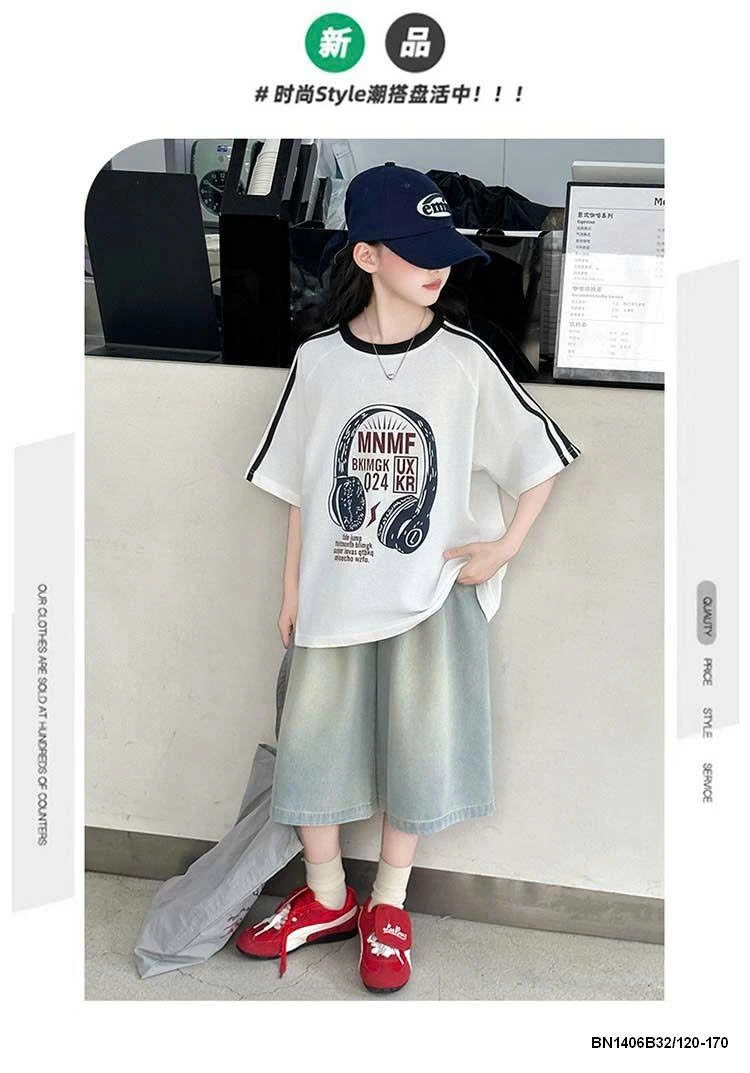 ÁO THUN TAI NGHE MIX QUẦN NGỐ JEAN BẠC MÀU