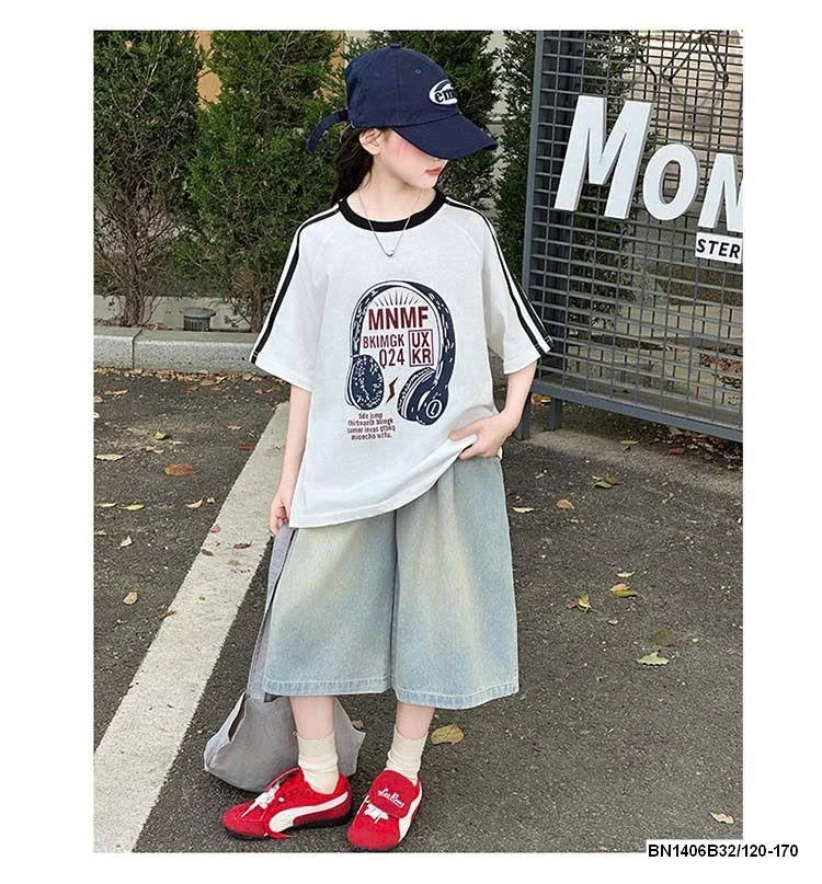 ÁO THUN TAI NGHE MIX QUẦN NGỐ JEAN BẠC MÀU