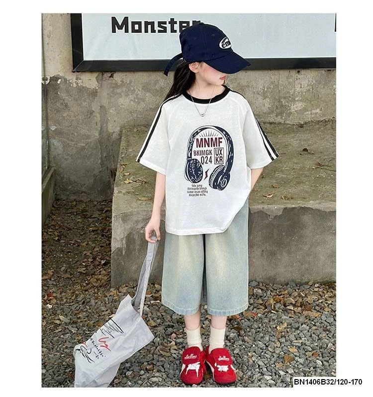 ÁO THUN TAI NGHE MIX QUẦN NGỐ JEAN BẠC MÀU