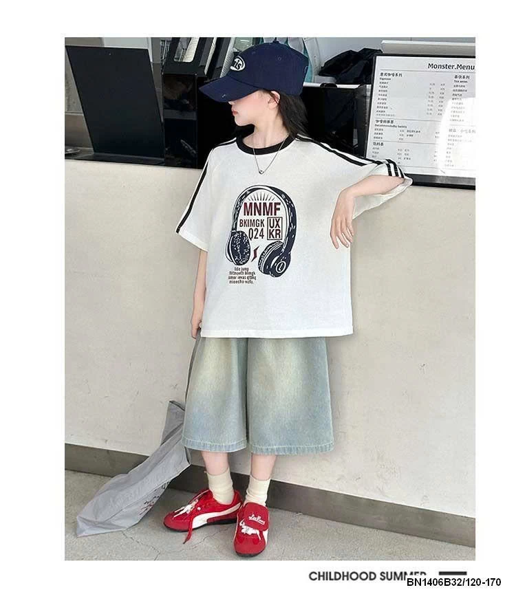 ÁO THUN TAI NGHE MIX QUẦN NGỐ JEAN BẠC MÀU