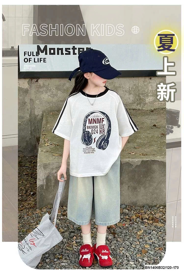 ÁO THUN TAI NGHE MIX QUẦN NGỐ JEAN BẠC MÀU