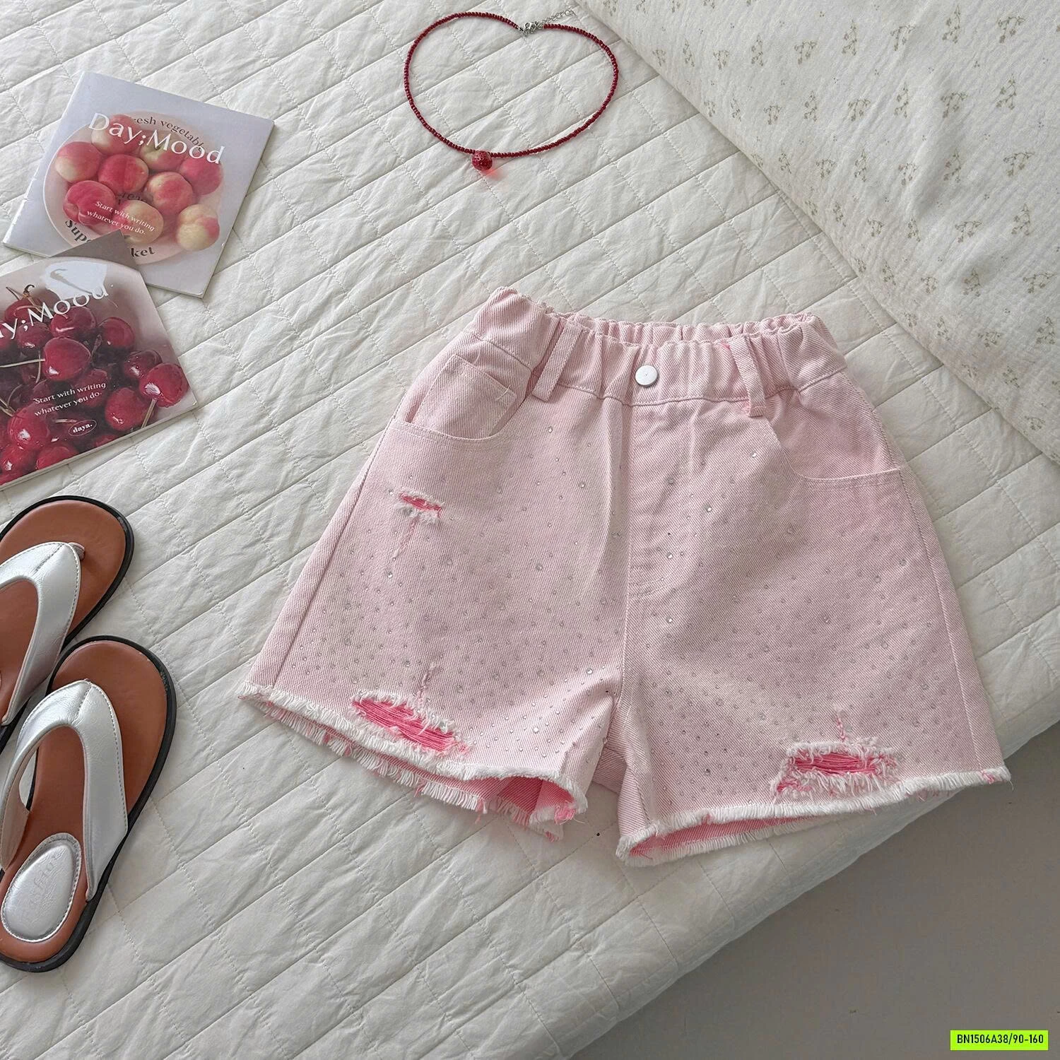 SHORT JEANS RÁCH GẤU ĐÍNH ĐÁ