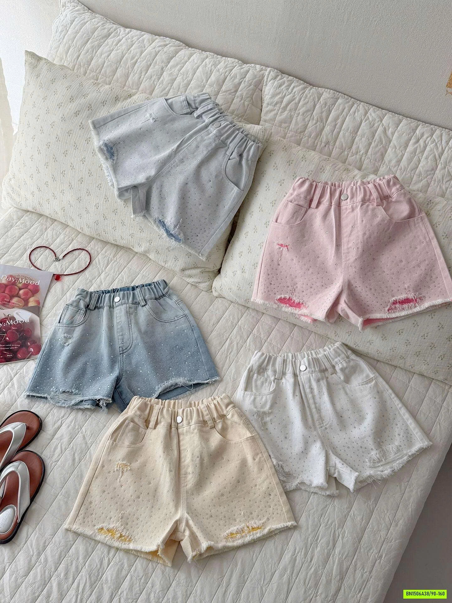 SHORT JEANS RÁCH GẤU ĐÍNH ĐÁ