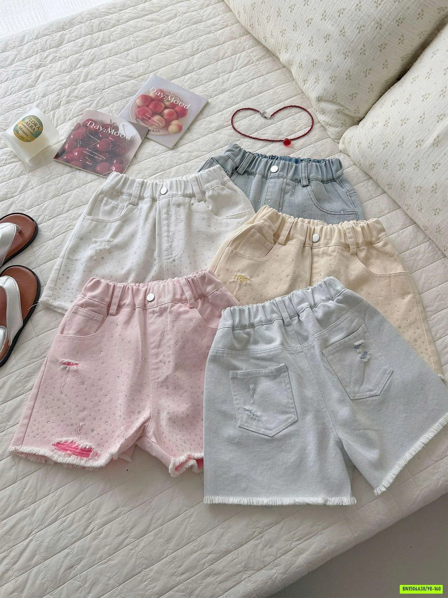 SHORT JEANS RÁCH GẤU ĐÍNH ĐÁ