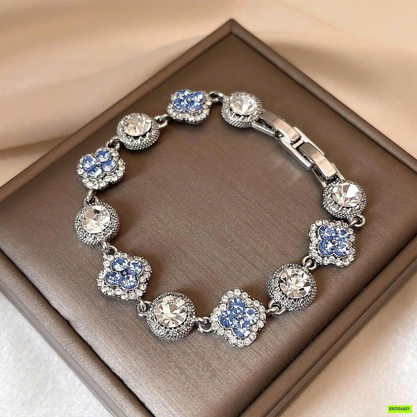LẮC CHARM GOLICC