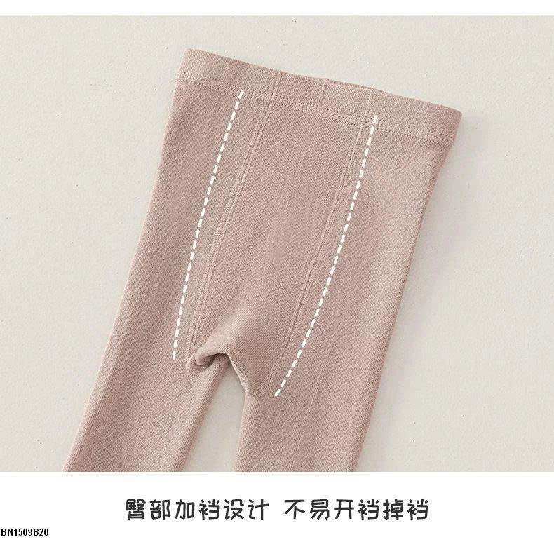 QUẦN TẤT MIU MIU GẮN NƠ