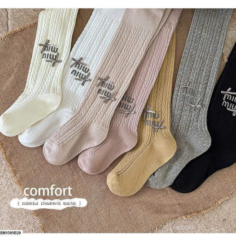 QUẦN TẤT MIU MIU GẮN NƠ