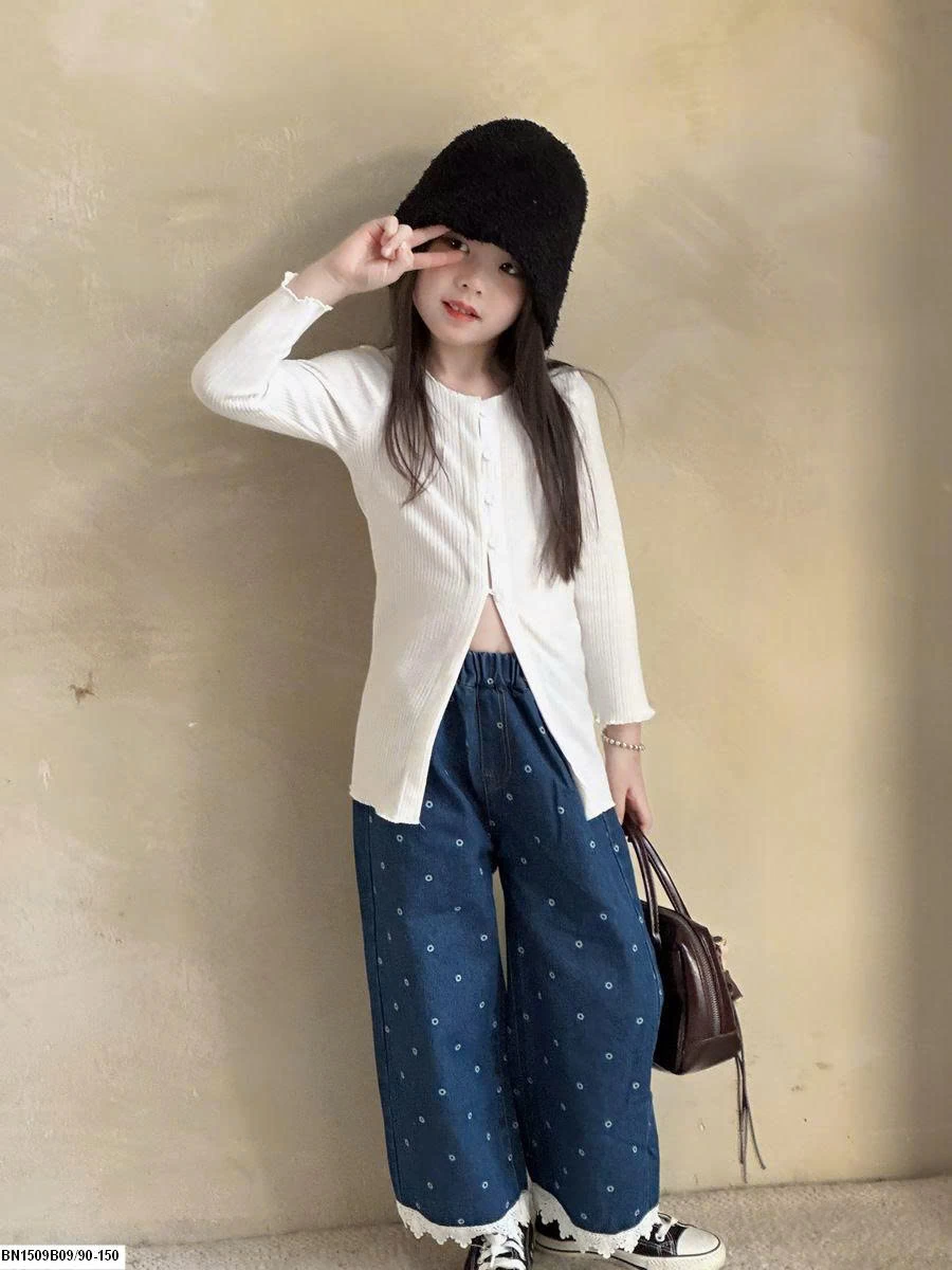 Quần jean phối ren chấm bi