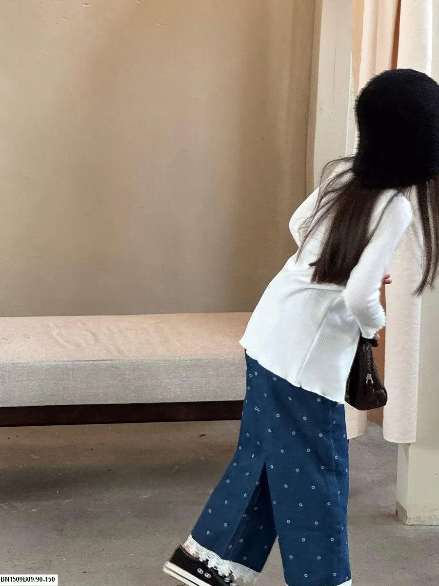 Quần jean phối ren chấm bi