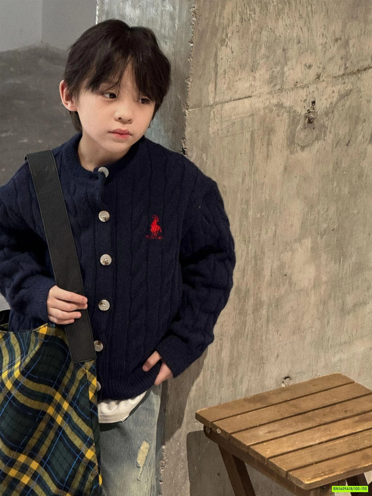 KHOÁC LEN VẶN THỪNG LOGO NGỰC