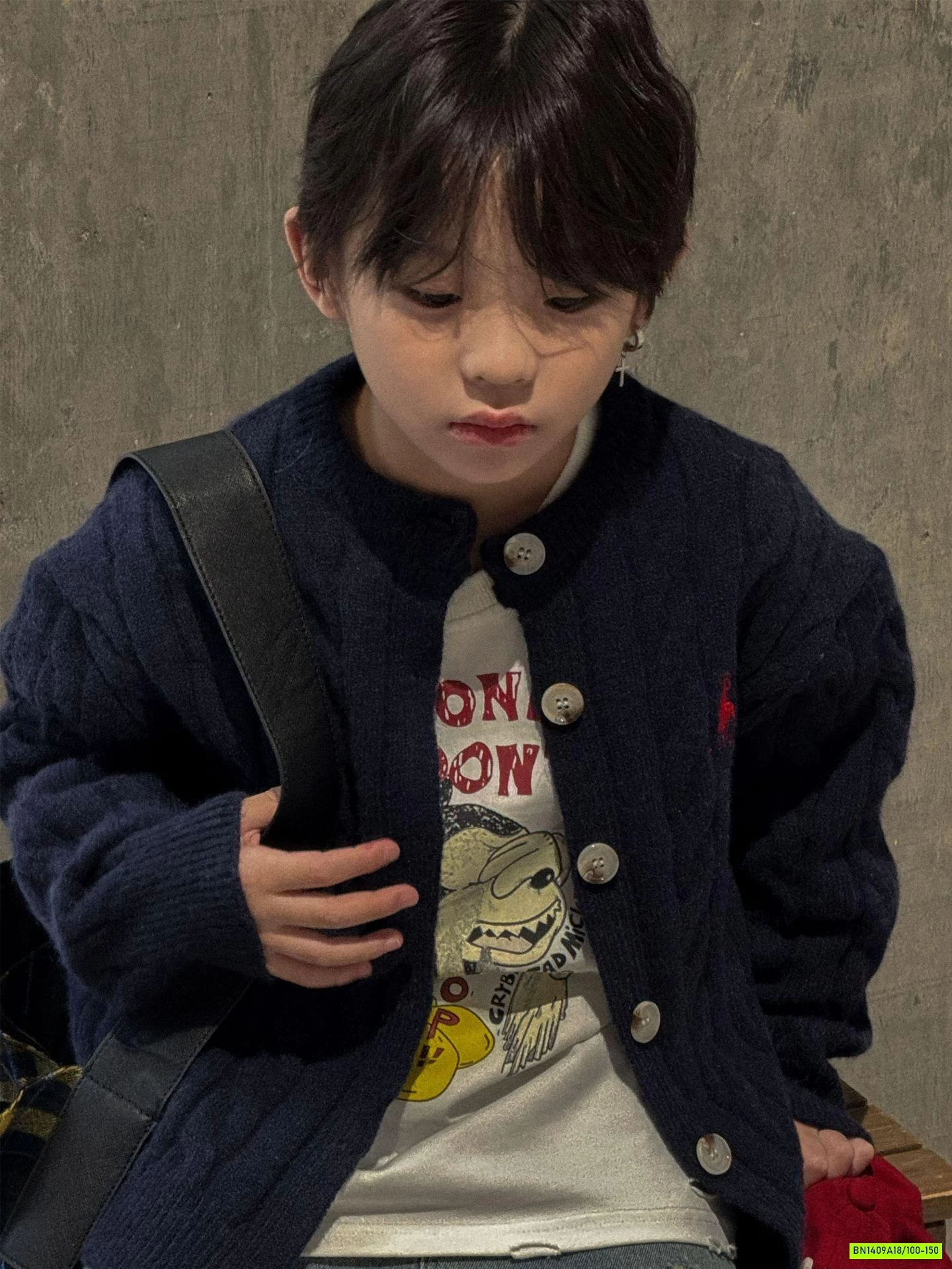 KHOÁC LEN VẶN THỪNG LOGO NGỰC